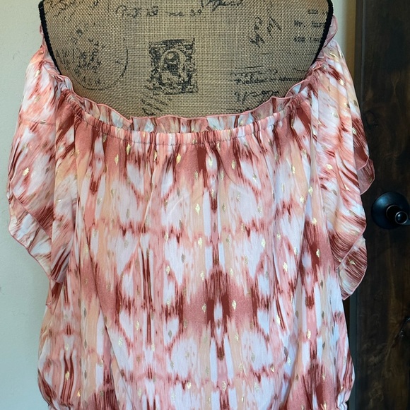 Lovely plus off the shoulder top-New with tag! - Picture 3 of 5